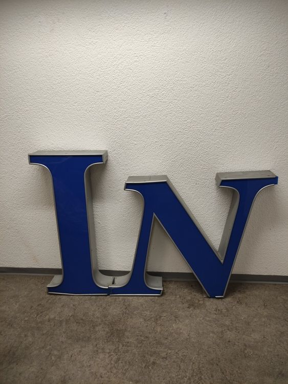 Stilvolle Silberweißes Metall 6 Buchstaben Fotos