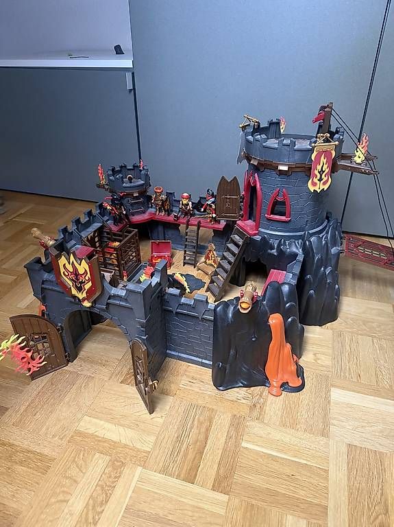 Playmobil Spielzeuge: Château Playmobil – Gebraucht aus Fribourg von eli_fl7x