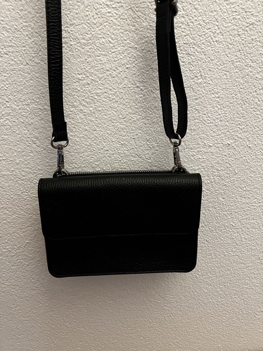 Taschen für Damen: Umhängetasche – Neu (gemäss Beschreibung) aus Kloten von pae_wq5j