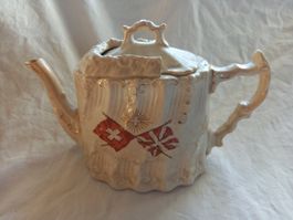 Théière ancienne en céramique, décor de 2 drapeaux croisés