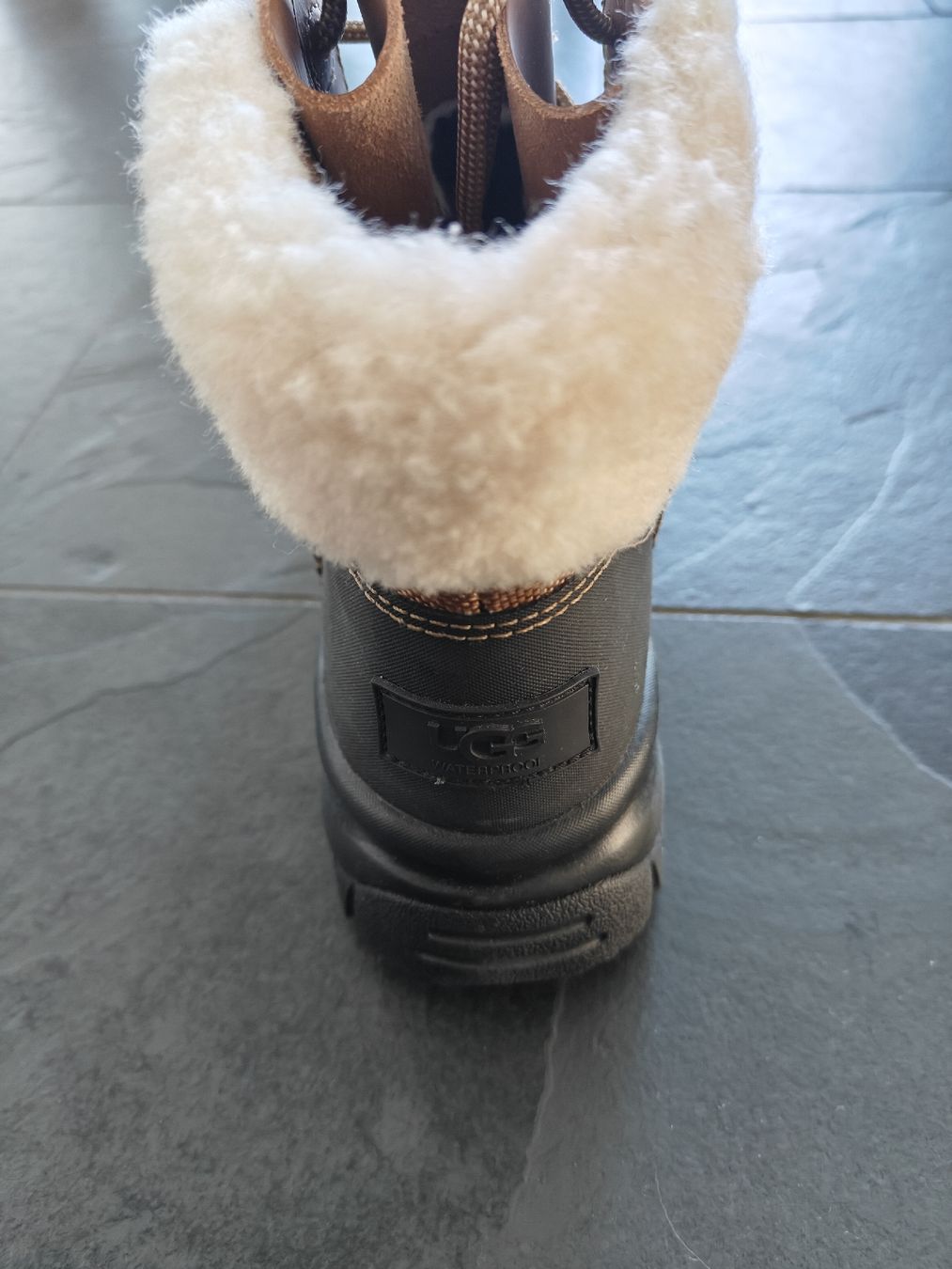Ugg Scarpe da donna: UGG Winterstiefel Yose Fluff V2  wasserdicht – Nuovo (secondo la descrizione) da Rorschach venduto da Laboumedeluxe 5