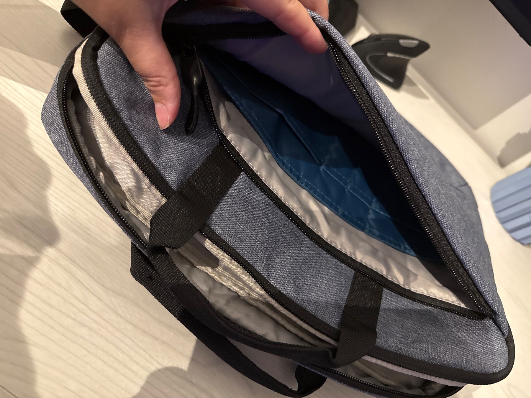 Altro in  Abbigliamento & Accessori: Laptop bag grey adjustable strap like new condition – Usato da Zürich venduto da kei_cff8 3