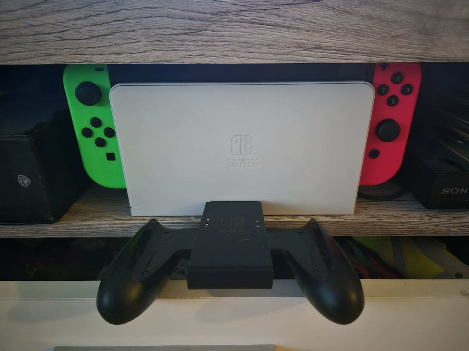 Nintendo Console: Nintendo Switch Oled + 8 jeux – Nuovo (secondo la descrizione) da Chézard-St-Martin venduto da Cookie5842