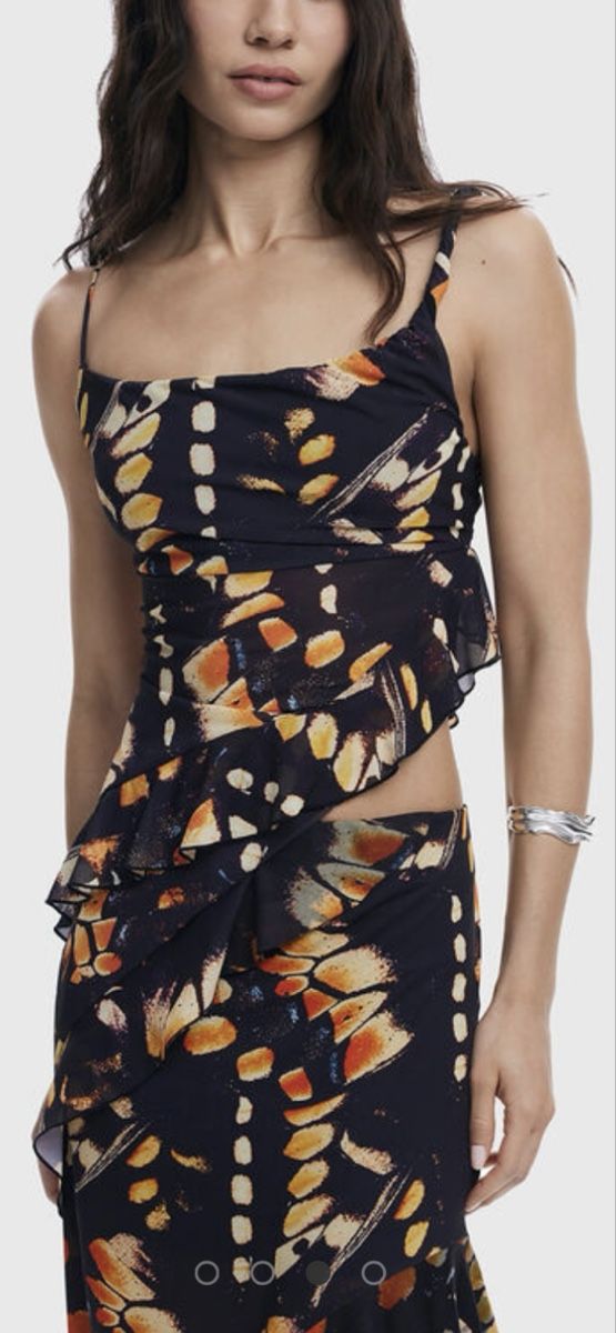 Desigual Tops: Haut Desigual à motif papillon  – Gebraucht aus Villars-sur-Glâne von jxs_2qh8