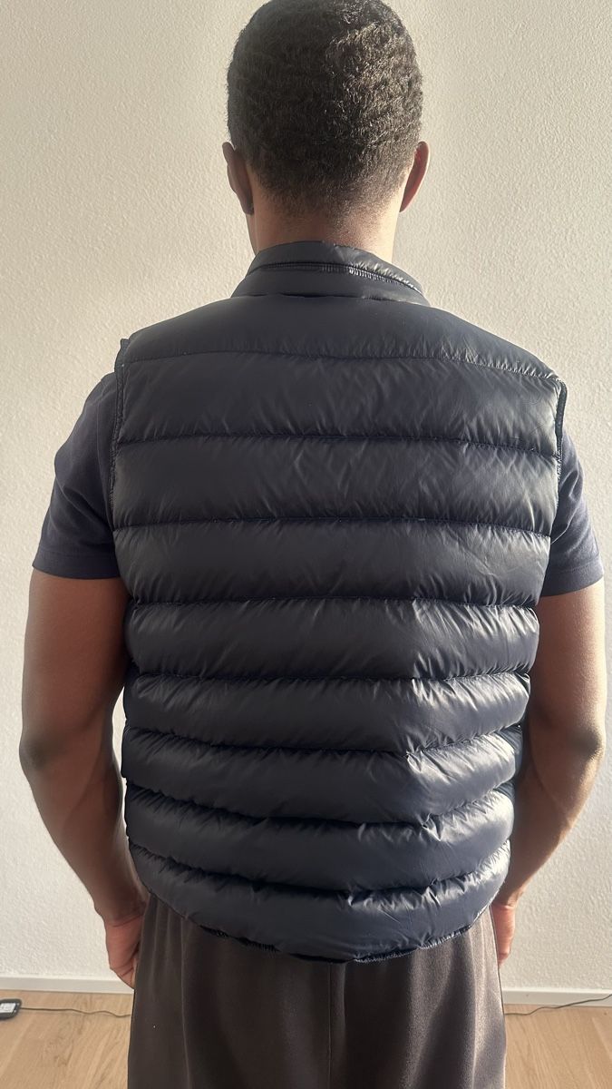 Moncler Gilet & Giacche: Moncler Vest Blau – Usato da Kloten venduto da jahrellnicholai 2