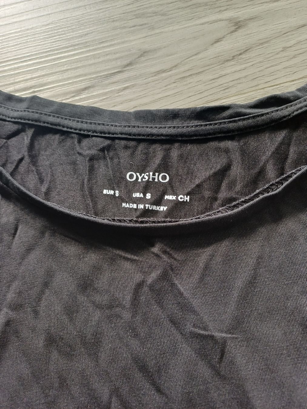 T-Shirts: Schwarzes Oysho Damenshirt Grösse S – Gebraucht aus Därligen von Musle73 1