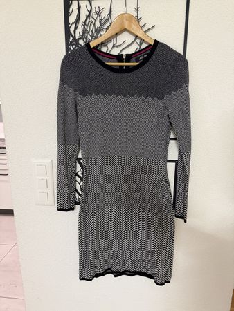 Strickkleid mit Zickzack-Muster, Grösse S