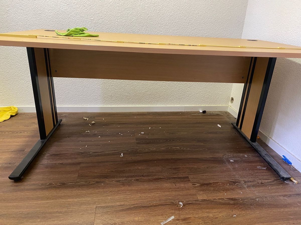 Bureaux: Schreibtisch/Bürotisch/Arbeitstisch – D'occasion à Wettingen par vpr_9gz6 1