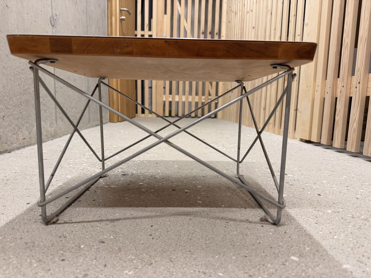 Nachttische: Vitra - Eames Occasional Table Side Table Wood Metal Wire – Gebraucht aus Männedorf von iza04 8