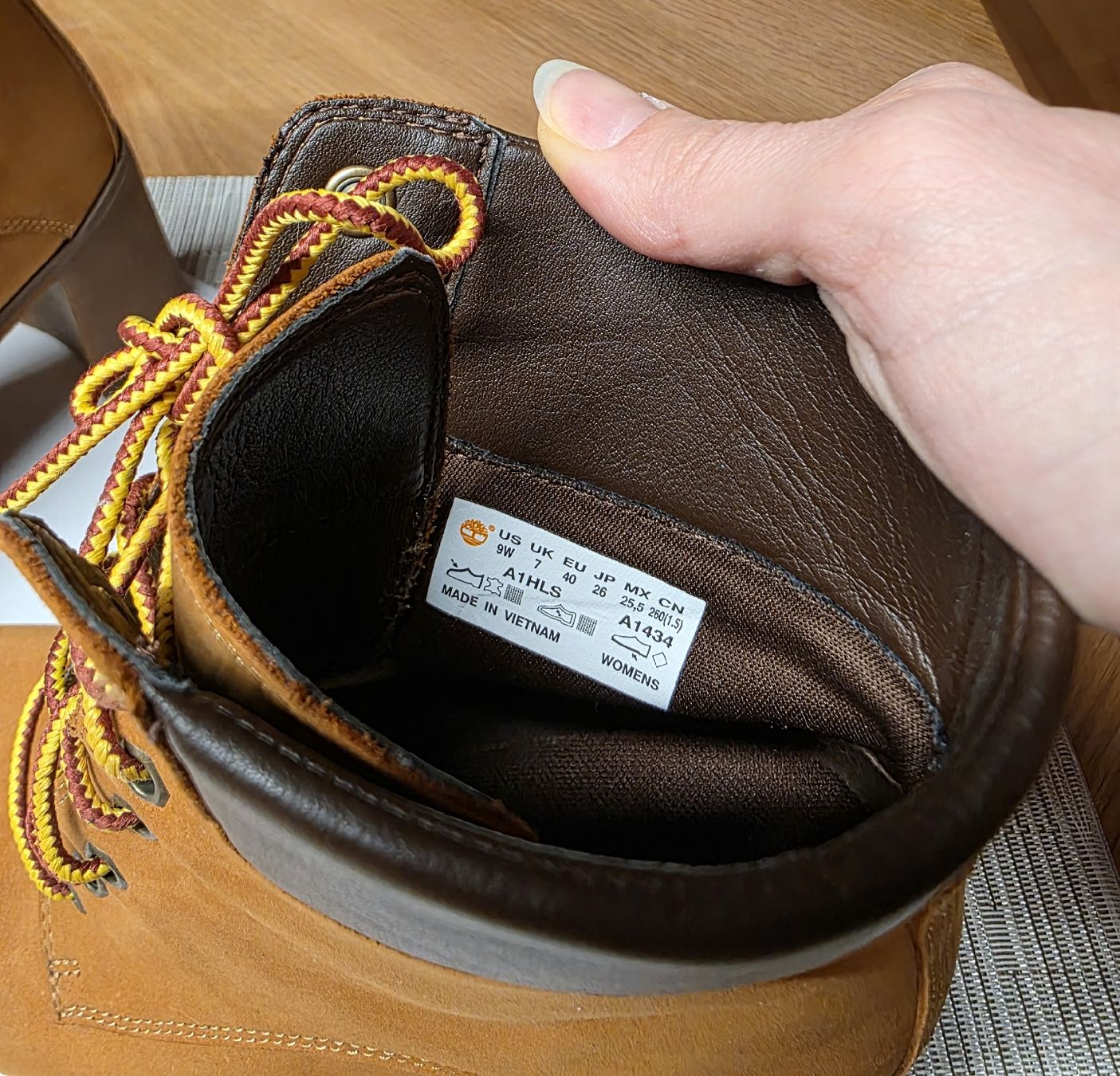 Timberland Scarpe da donna: Timberland Damenstiefel mit Absatz, Grösse 40 – Usato da Schlieren venduto da jen_x559 5