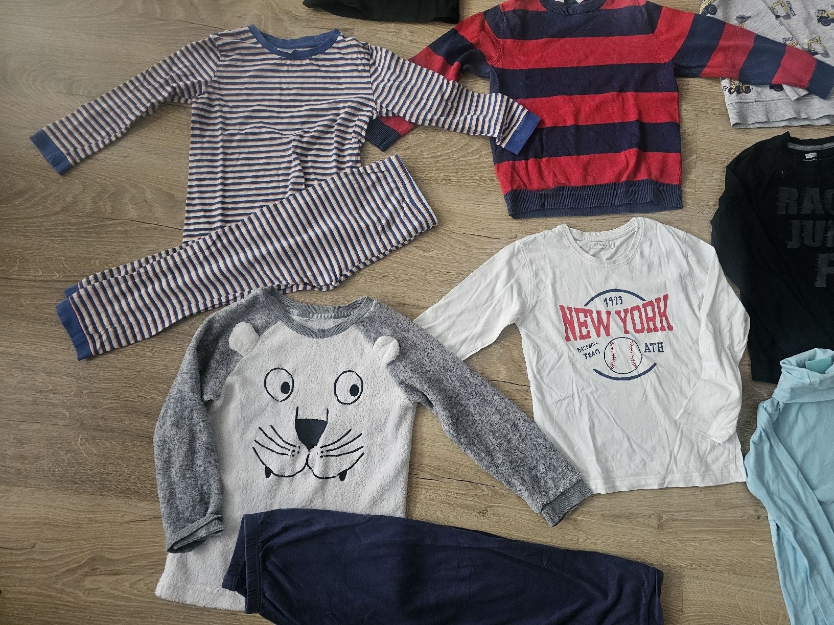 Lotti & Set di vestiti: Kinder Kleider gr 110/116 – Usato da Grosshöchstetten venduto da Qenko 2