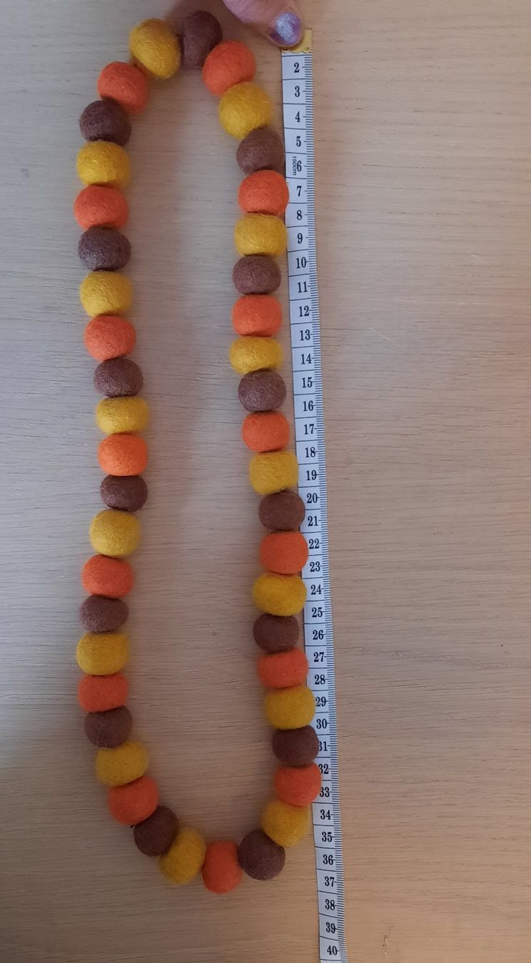Catenine: Collana in feltro – Usato da Tesserete venduto da bab_7ztk