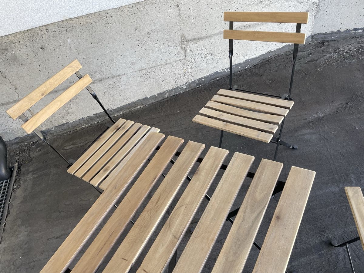 Set di tavolo e panche: Tischset mit Tisch u. drei Stühlen – Usato da Eiken venduto da garanoiri 2