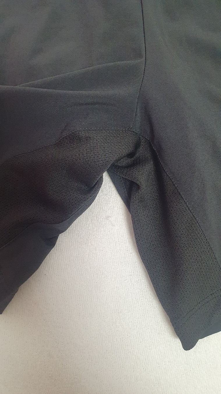 Nike Pantaloni: nike hosen G M – Usato da Maienfeld venduto da tobeyl2020 4