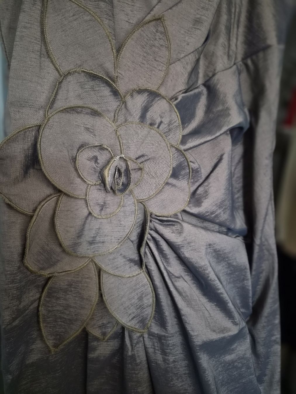 Vestiti: Tolles Kleid mit Blumenapplikation Gr. S – Usato da Frenkendorf venduto da Moon111 1