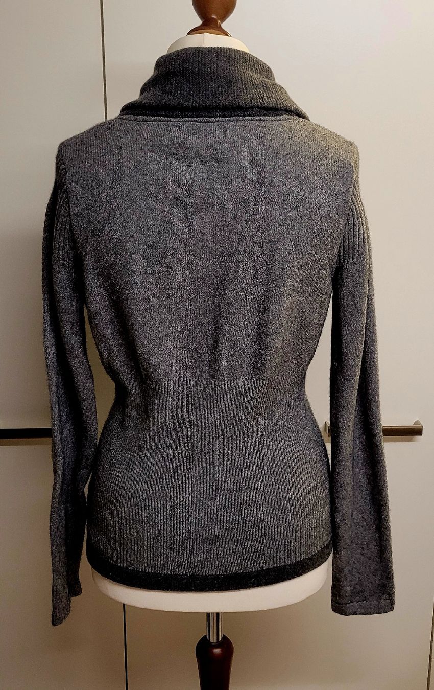 Guess Giacche: Guess Strickjacke neu – Nuovo (secondo la descrizione) da Ruggell venduto da liverzano1 1