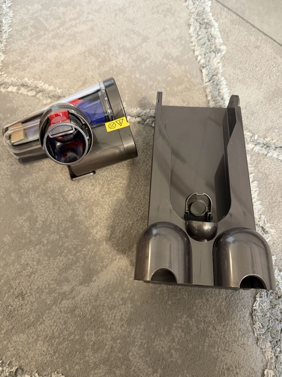 Dyson Staubsauger & Zubehör: Dyson V12 accessoires  – Neu (gemäss Beschreibung) aus Meyrin von SA_3006 1