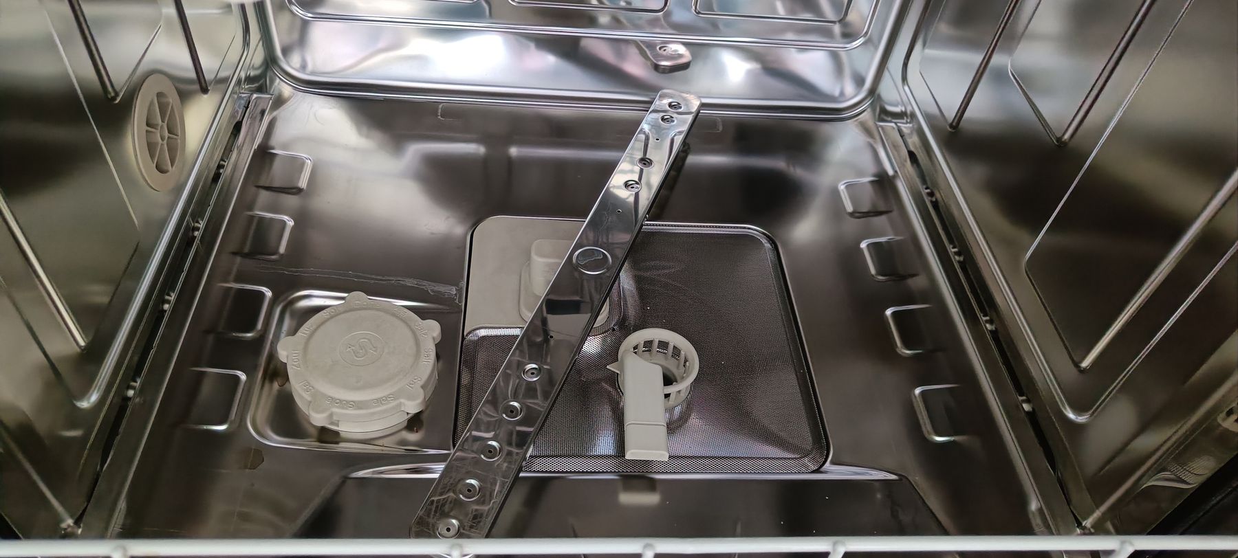 Miele Machines à laver la vaisselle: Miele Geschirrspüler G 2432 60 sci – D'occasion à Gümligen par rol_k5w2 5
