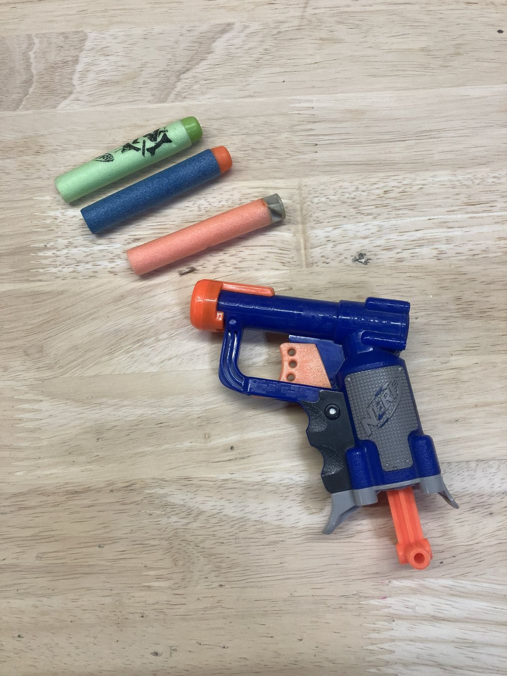 Nerf Giocattoli: Petit Nerf – Usato da Sonceboz-Sombeval venduto da com_dt7m