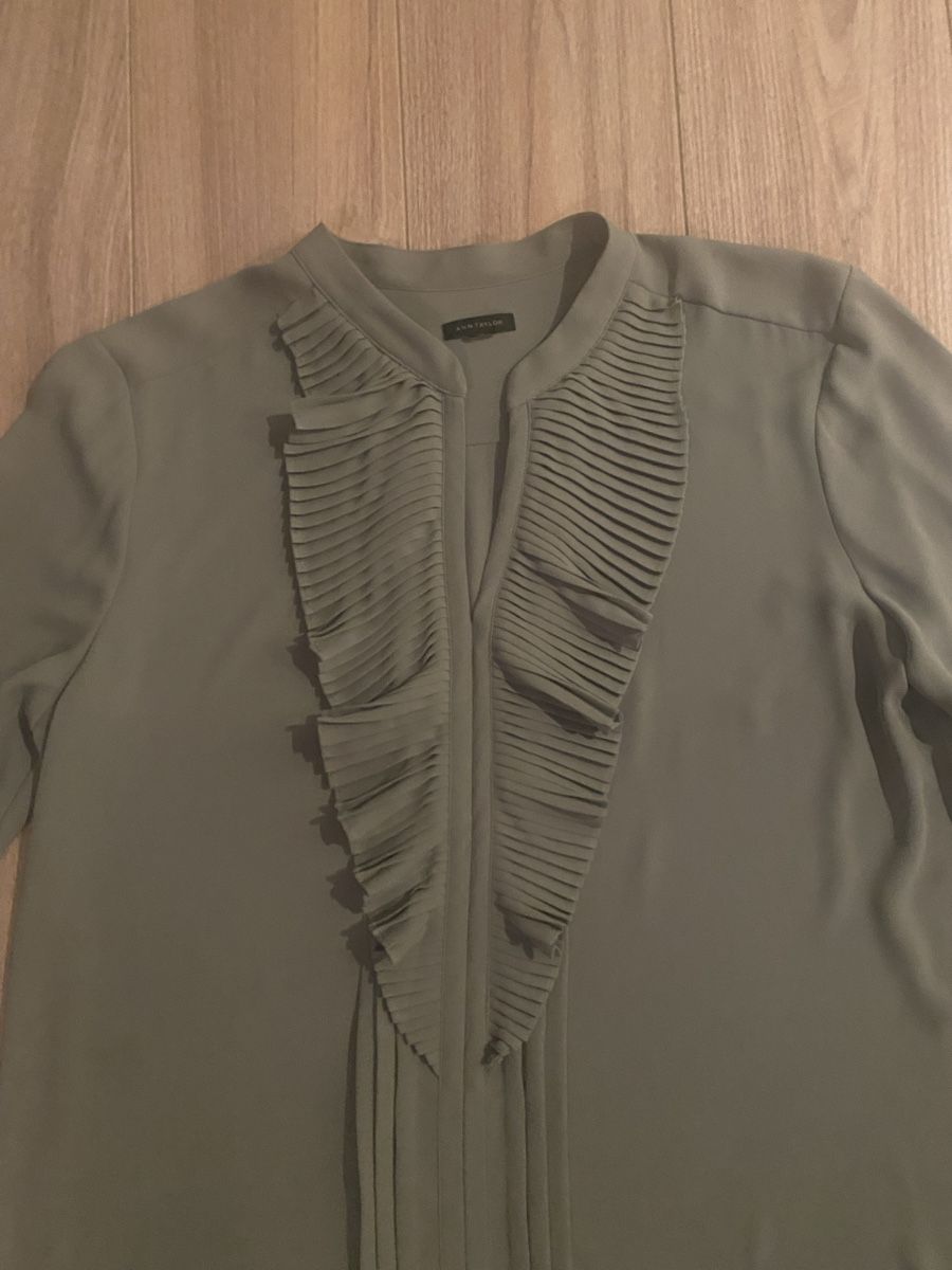 Camicette: Ann Taylor Bluse grau Gr. M – Usato da Bonstetten venduto da VCLS 2