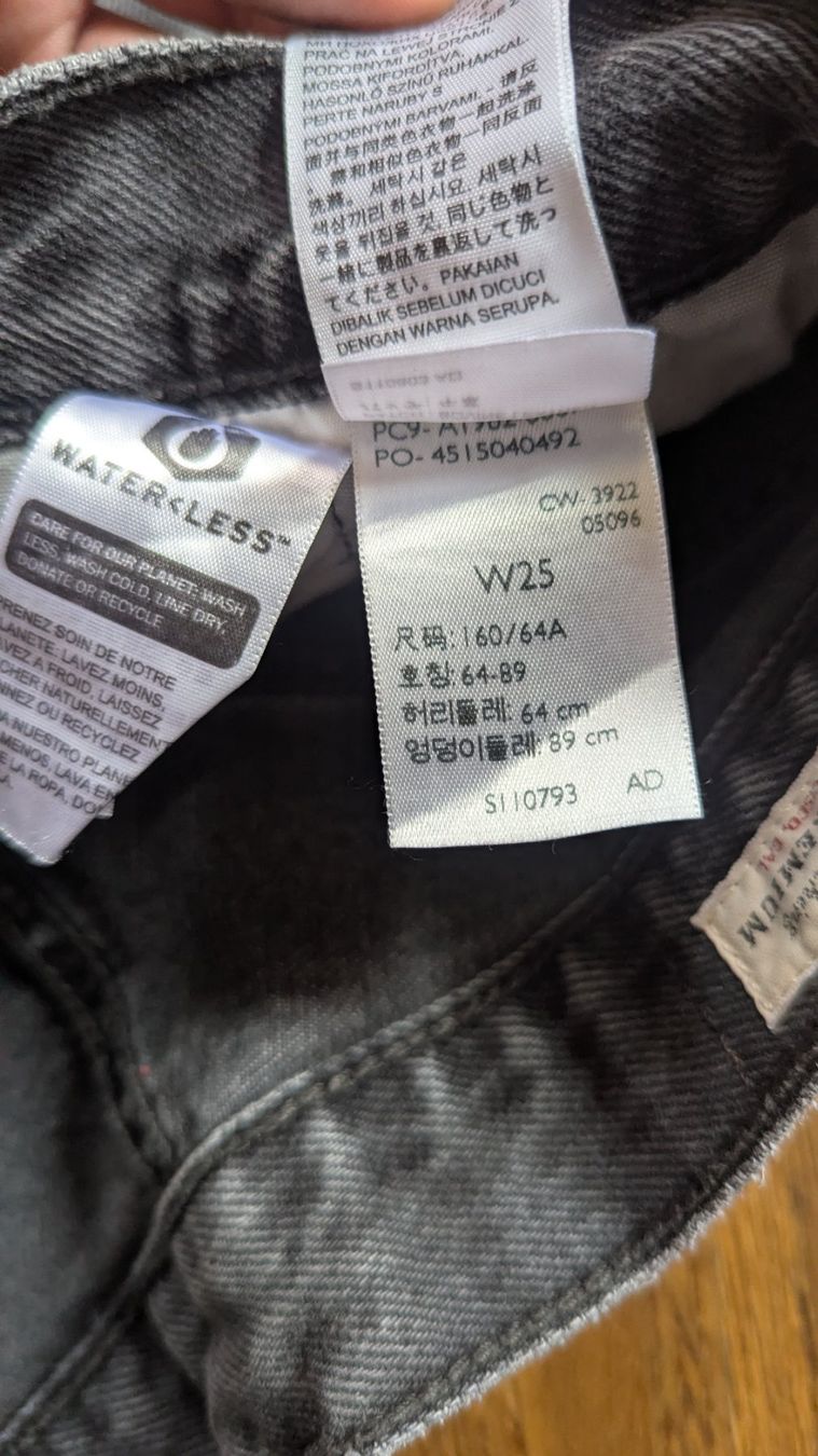 Levi's Jeans: Levi's Shorts, 100% Baumwolle, washed black, W25 – Usato da Zürich venduto da DebsBre 2