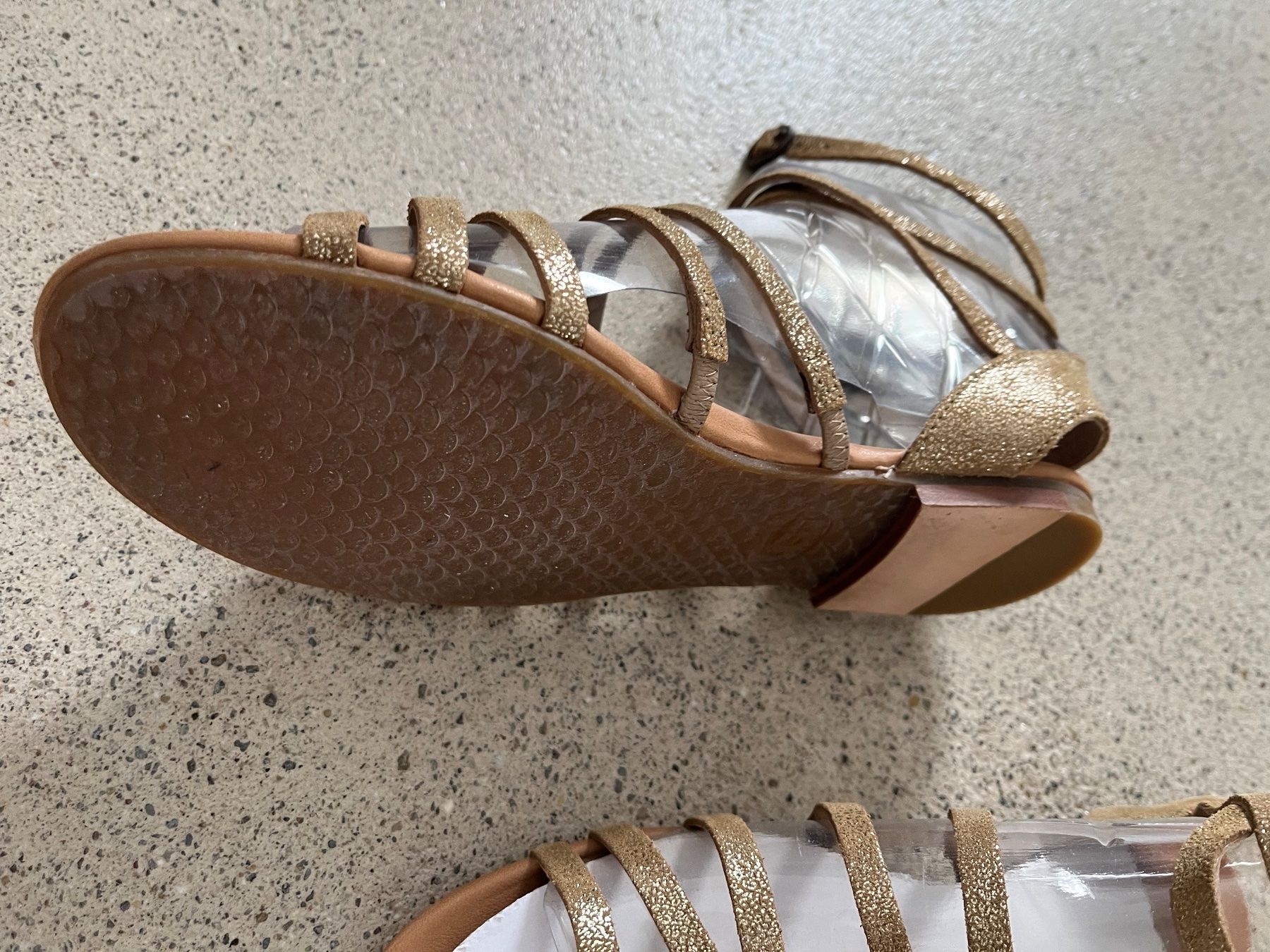Ugg Scarpe da donna: UGG Sandalen Gold Grösse 36 – Usato da Zürich venduto da Jaskam 6