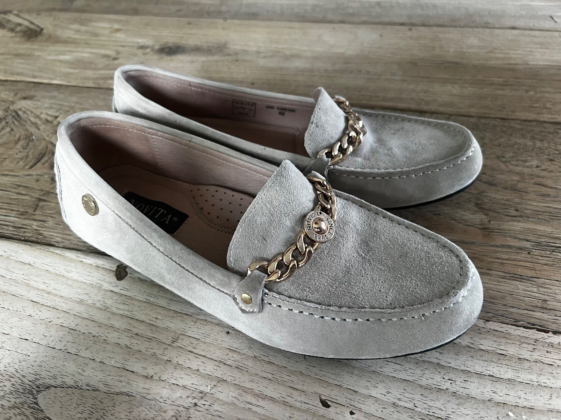 Scarpe da donna: Graue Novita – Usato da Chur venduto da MarcusinChur