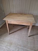 Holztisch