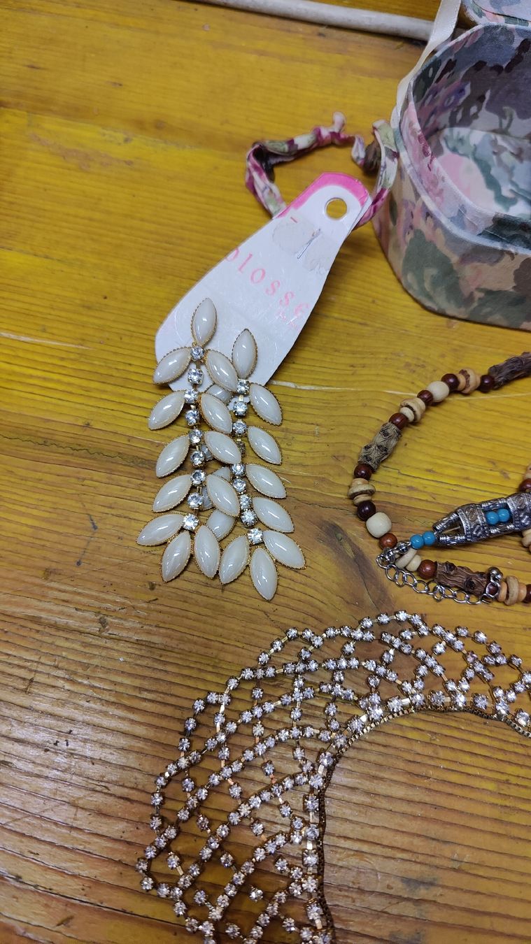 Sonstiger Schmuck: Modeschmuck mit Schatulle (L4) – Gebraucht aus Aarau von bro_9zsg 2