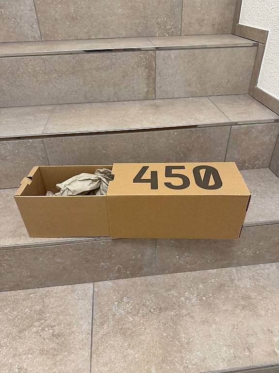 Scarpe da uomo: Original leere Yeezy 450 Schuhbox – Usato da Schübelbach venduto da Rahnmont