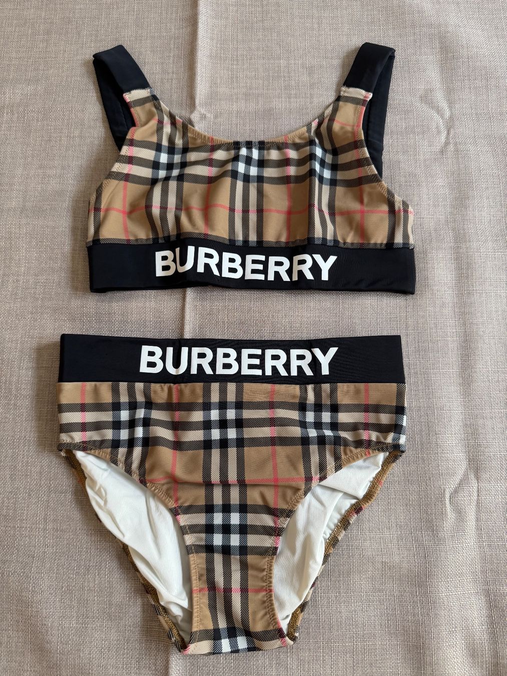 Burberry Costumi da bagno & Bikini: Burberry Bikini für Mädchen – Usato da Zollikofen venduto da Danijela1983 2
