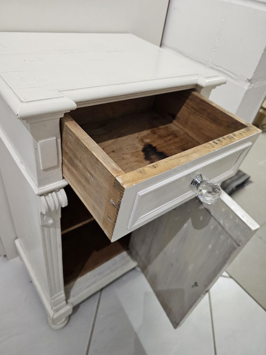 Comodini: Antikes Nachttischchen Shabby Chic weiss – Usato da Obergerlafingen venduto da Deluxepoint 3