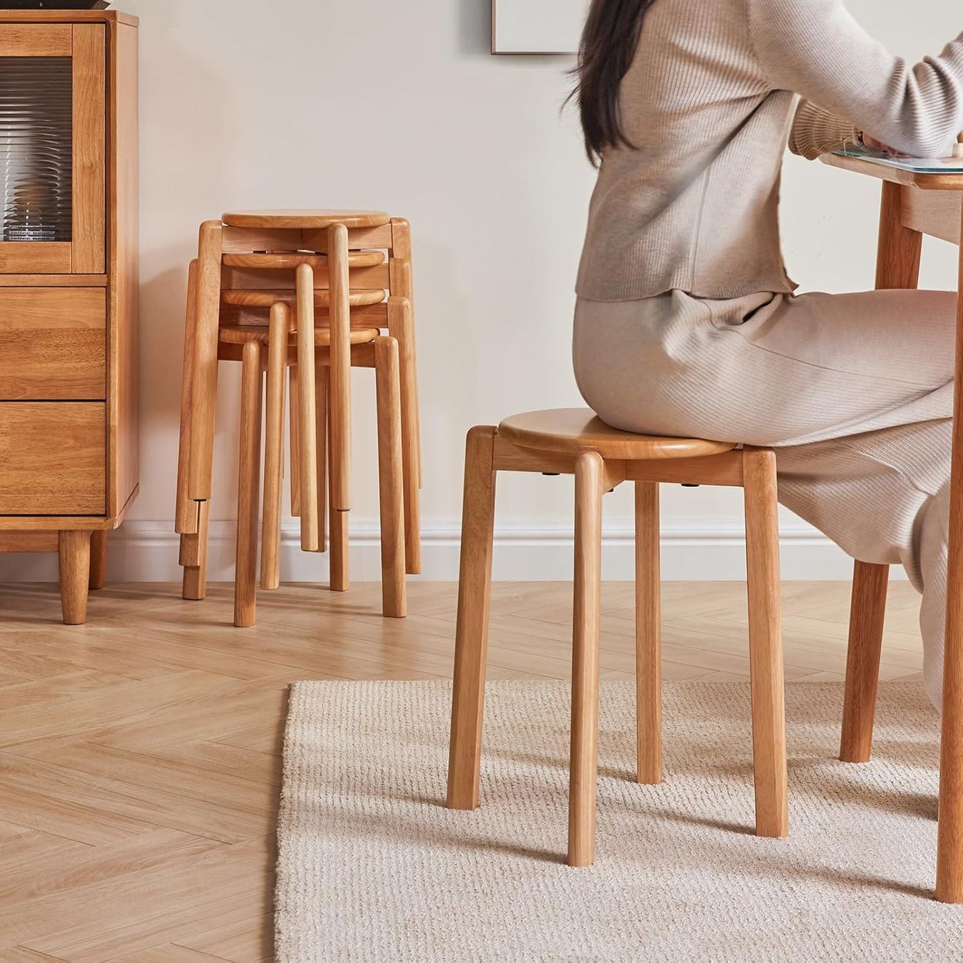 Sgabelli: 4  Holz Barhocker rund Sitzhocker stapelbar Esszimmerhocker – Nuovo e nell'imballaggio originale da Herisau venduto da Serenco 6