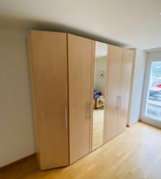 Kleiderschrank von 'MANN' Switzerland - 5-türig mit Spiegel