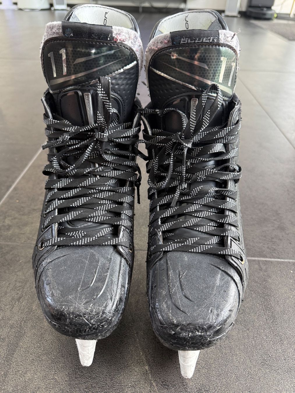 Bauer Pattini da ghiaccio: Bauer Vapor Hyperlite2 Custom Schlittschuhe, Gr. 6.5 - 7 – Usato da Langenthal venduto da lthal 2