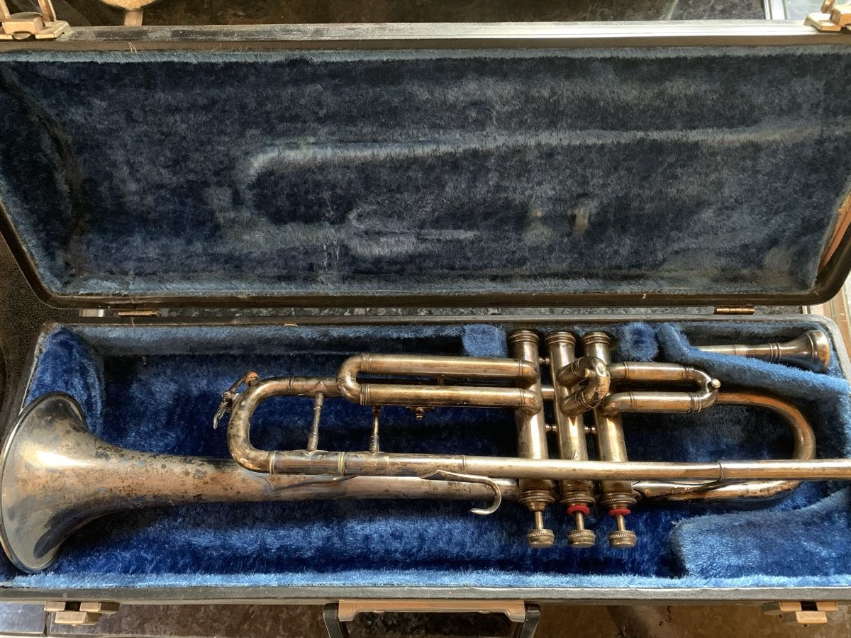 Strumenti musicali: Trompete Couesnon & Cie Paris stark versilbert antik – Usato da Wolfhalden venduto da SecondAntique