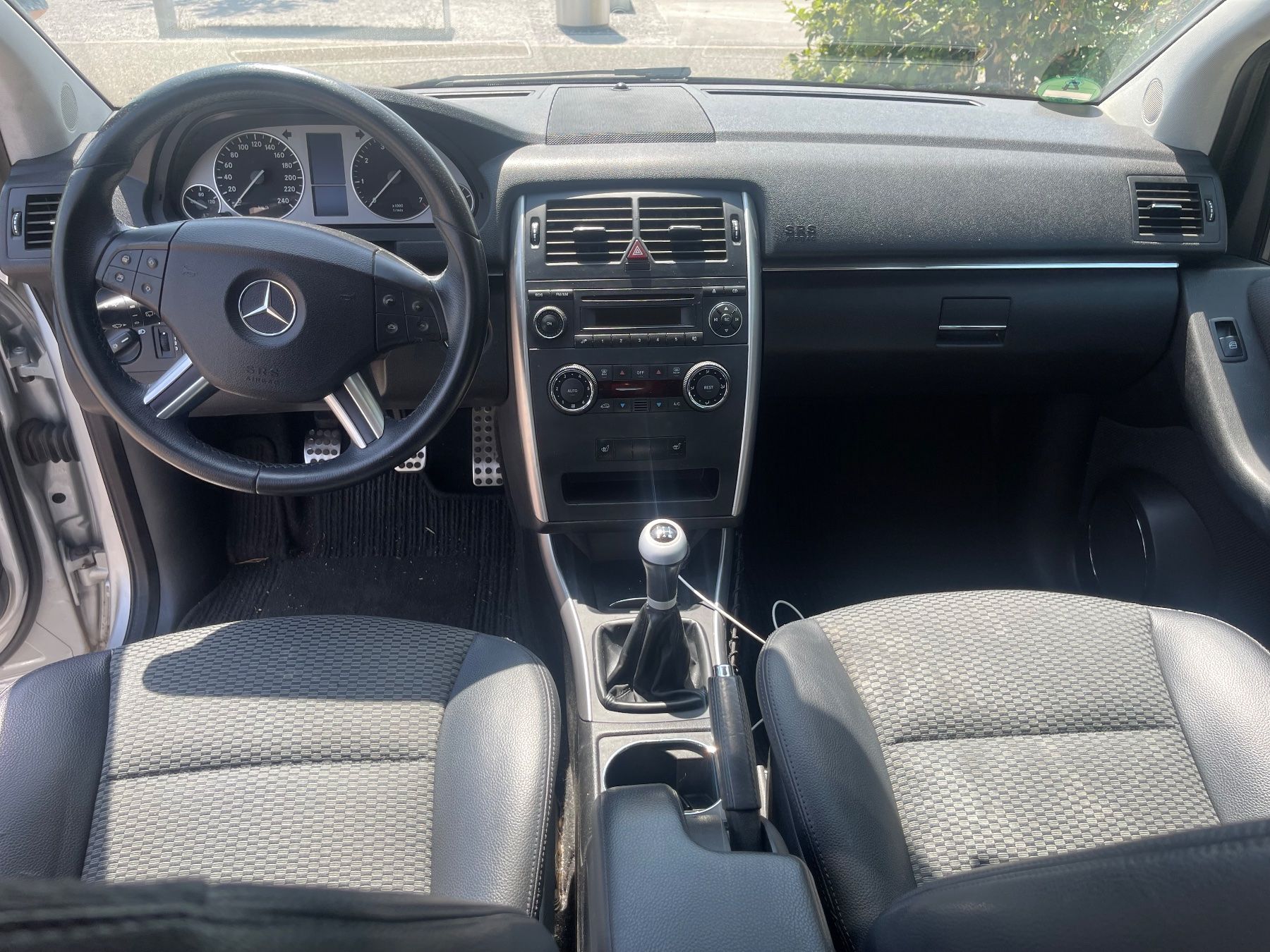 Mercedes-Benz Automobili: Mercedes-Benz B200 AB MFK 2025 – Usato da Lichtensteig venduto da elektronik-service 4