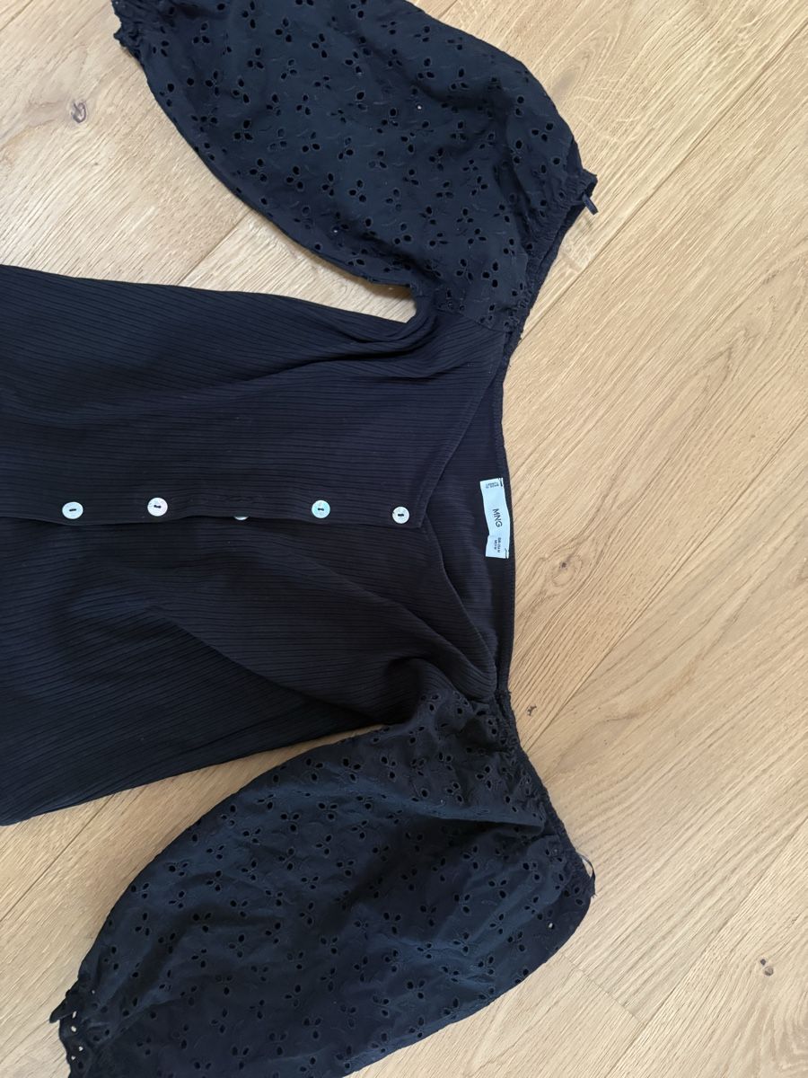 Mango Top: Mango Oberteil schwarz mit Puffärmeln – Usato da Luzern venduto da sydney01. 1