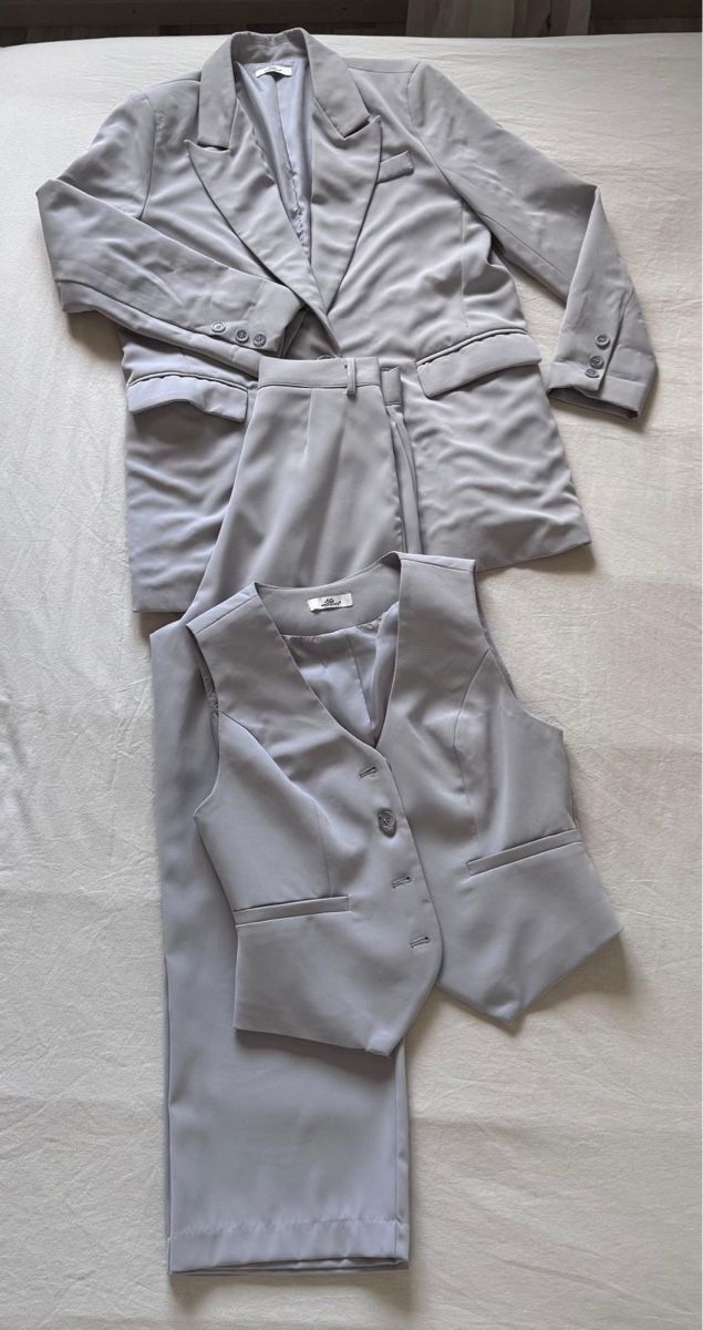 Completi & Tailleur: Costume gris 3 pièces  – Usato da Courroux venduto da mar_7yjh