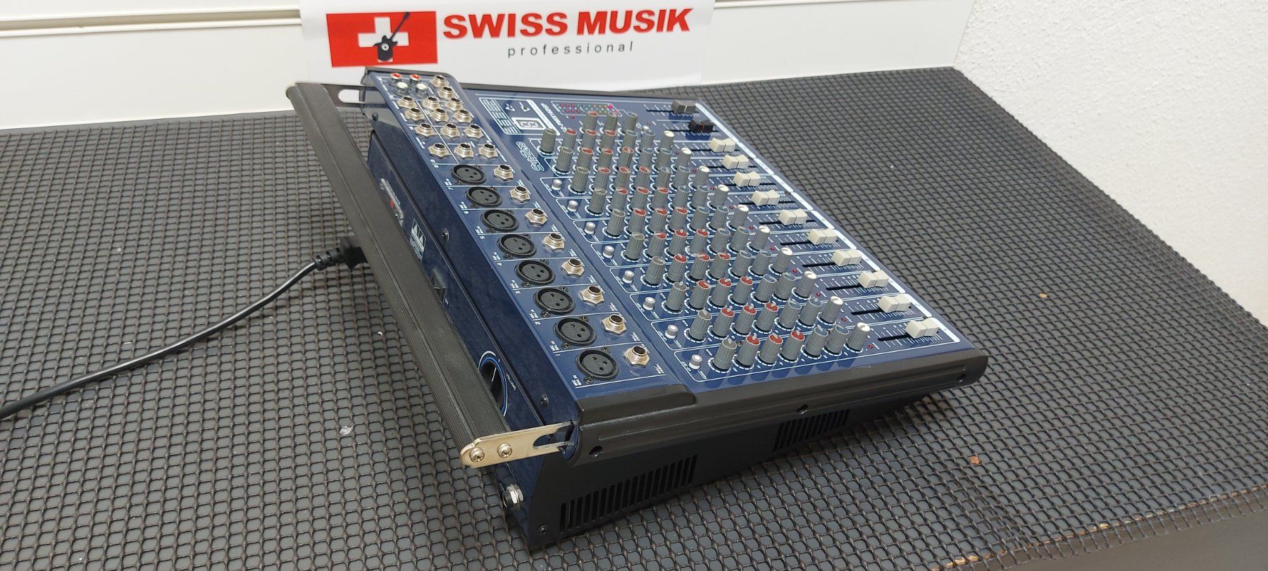 Console di mixaggio: SubZero 600W angetrieben DSP Powermixer, neuwertig – Nuovo (secondo la descrizione) da Glattbrugg venduto da Swissmusik 2