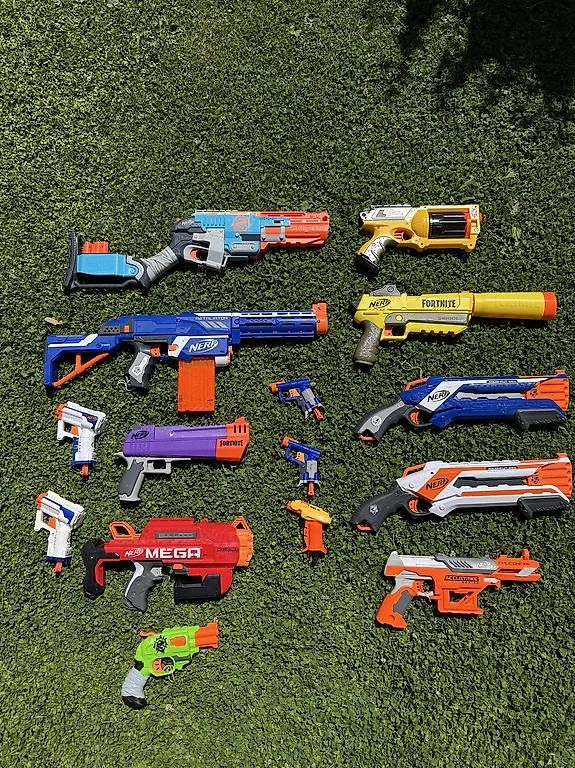 Nerf Giocattoli: Lot de fusils Nerf. – Usato da Morges venduto da osc_klm9