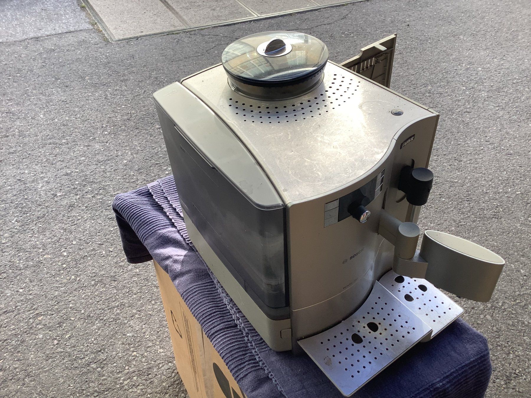 Bosch Macchine per caffè & Macchine per espresso: KAFFEMASCHINE VOLLAUTOMAT – Difettoso da Glarus venduto da Mdelphi 9