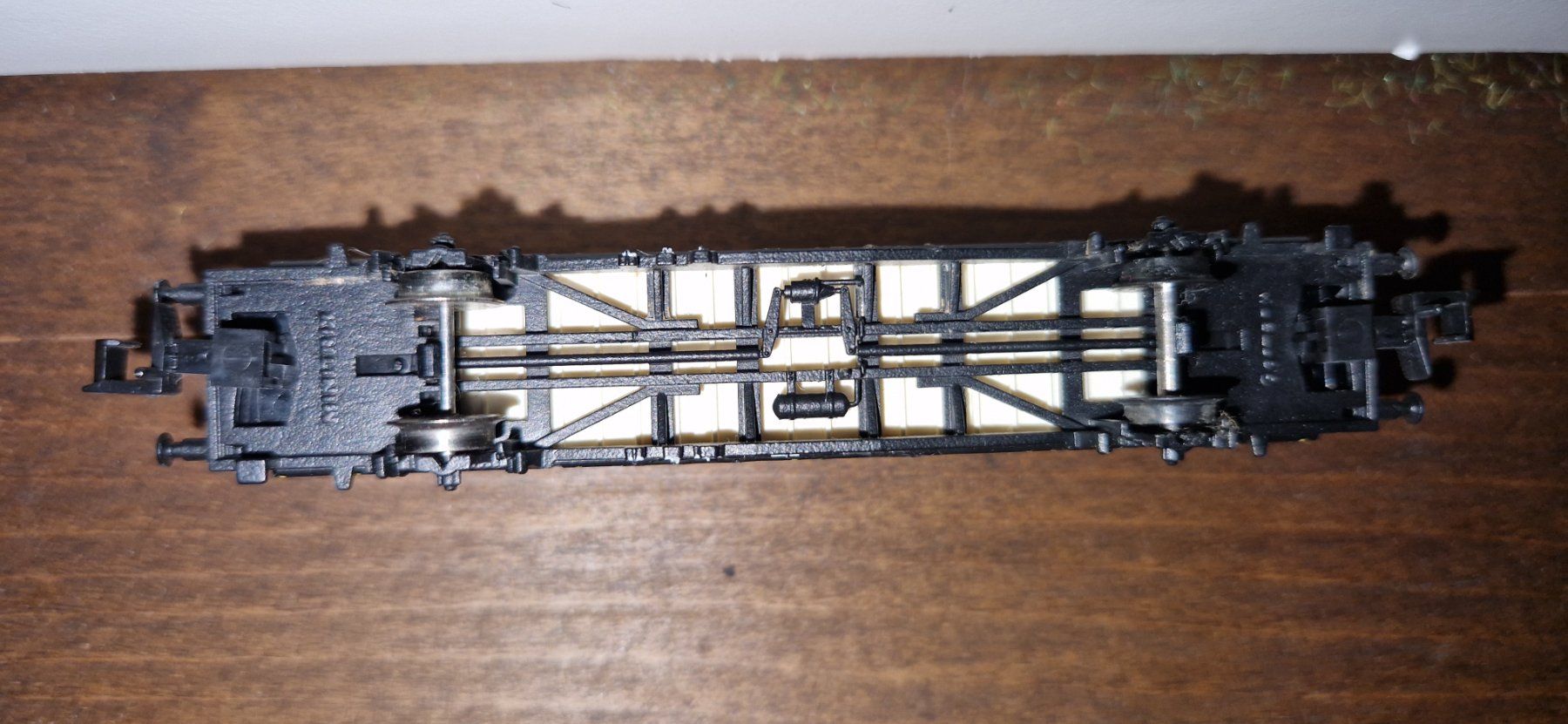 Fleischmann Modellini di ferrovie: Fleischmann Spur N 2achs. Flachwagen Container "Krombacher" – Usato da Unterengstringen venduto da b.kaiser81 3