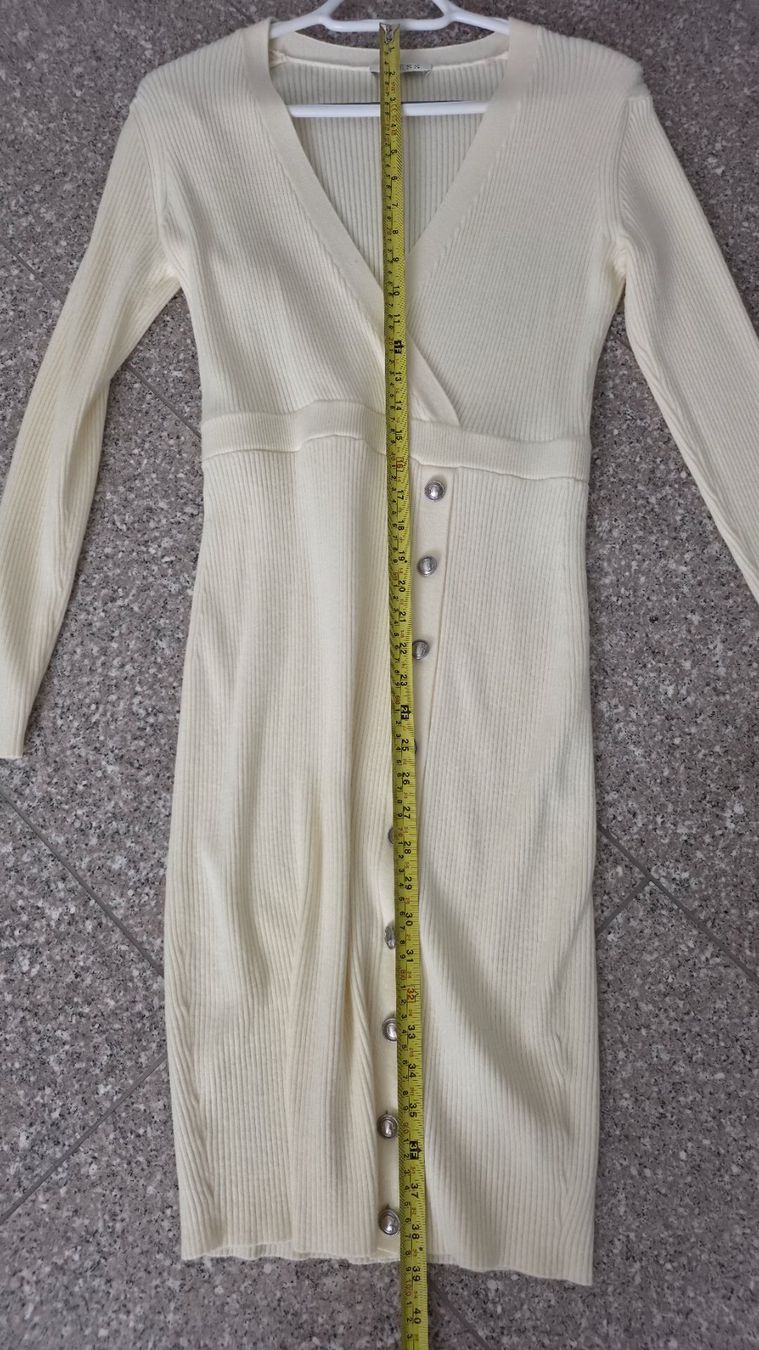 Guess Kleider: Guess Strickkleid – Gebraucht aus Wängi von Maelstrom 3