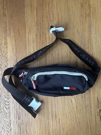  Sac banane Tommy Jeans bleu foncé  Très bon état