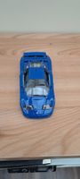 Blauer Sportwagen Modell 1:24 mit Gebrauchsspuren
