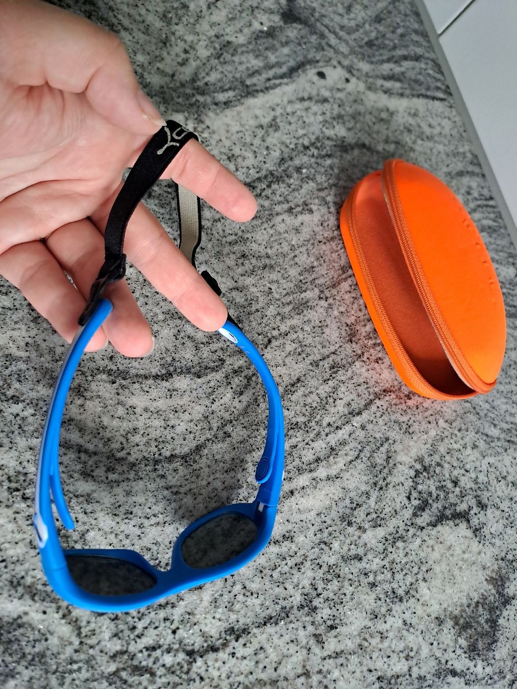 Occhiali & Lenti: Sonnenbrille kleinkind mit Etui – Usato da Rickenbach LU venduto da bishiida 2