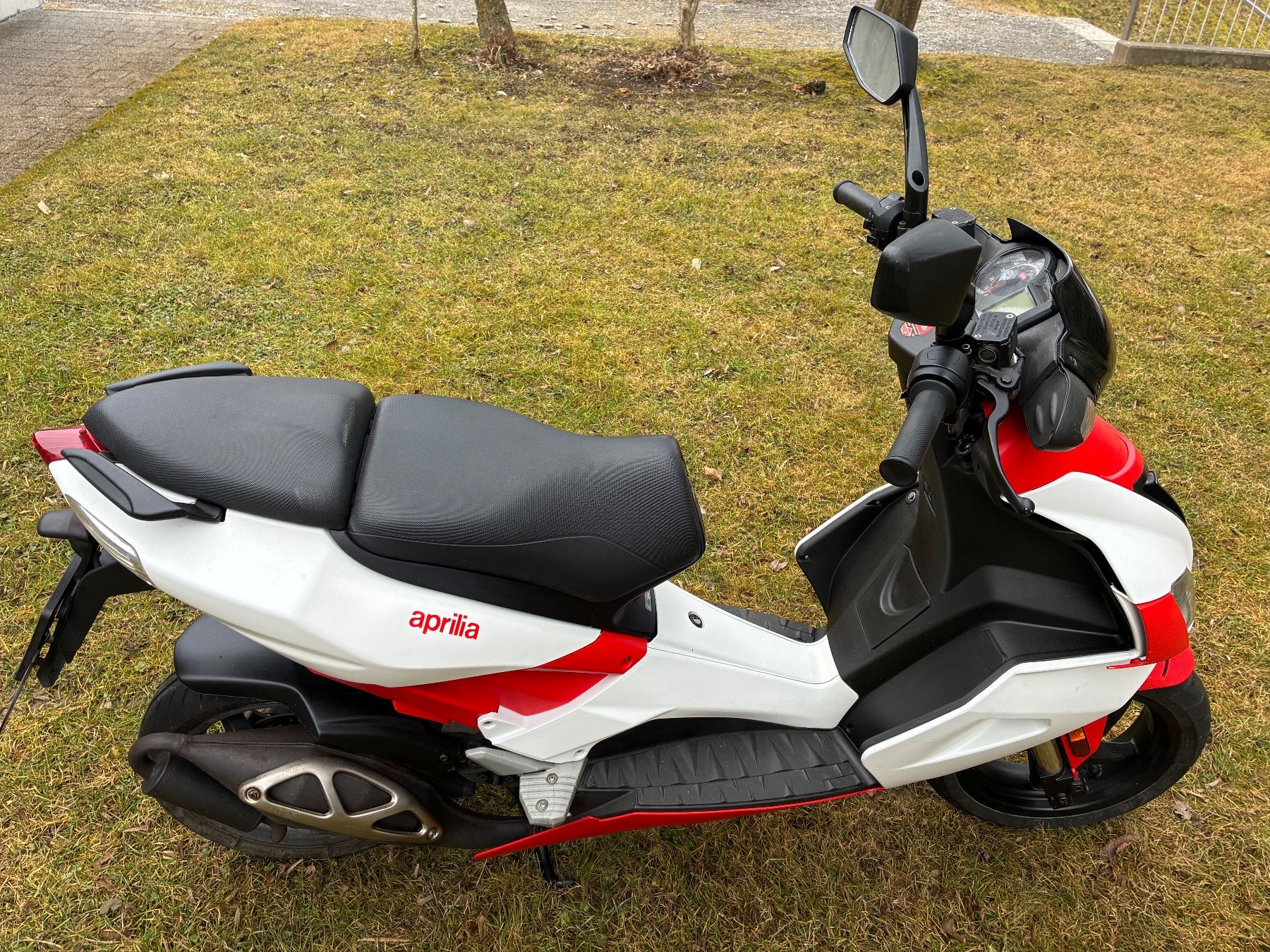 Aprilia Scooter: Aprila sr 50 ccm – Usato da St. Gallen venduto da zx10r 7