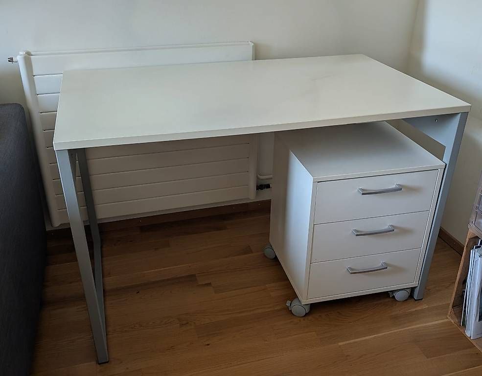 Bureaux: Pult mit Korpus – D'occasion à Luzern par Stoca4
