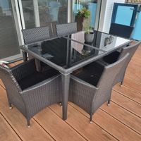 Rattan Esstisch mit Stühlen